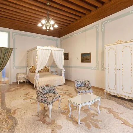 Luxury Pesaro Papafava דירה